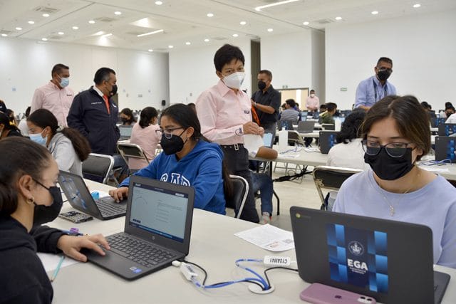 Supervisa la Rectora Lilia Cedillo la aplicación del Examen General de Admisión￼