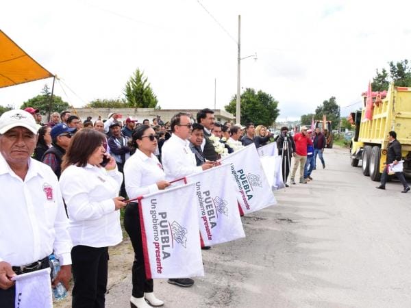 Inicia gobierno estatal rehabilitación de carretera en Nopalucan