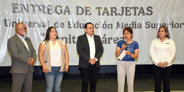 Entrega Rectora Lilia Cedillo tarjetas de la Beca Universal de Educación Media Superior “Benito Juárez”