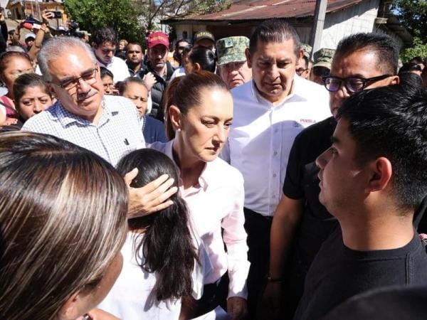 Cobija y atiende la Presidenta Sheinbaum a damnificados en Huauchinango: No vamos a dejar desamparado a nadie
