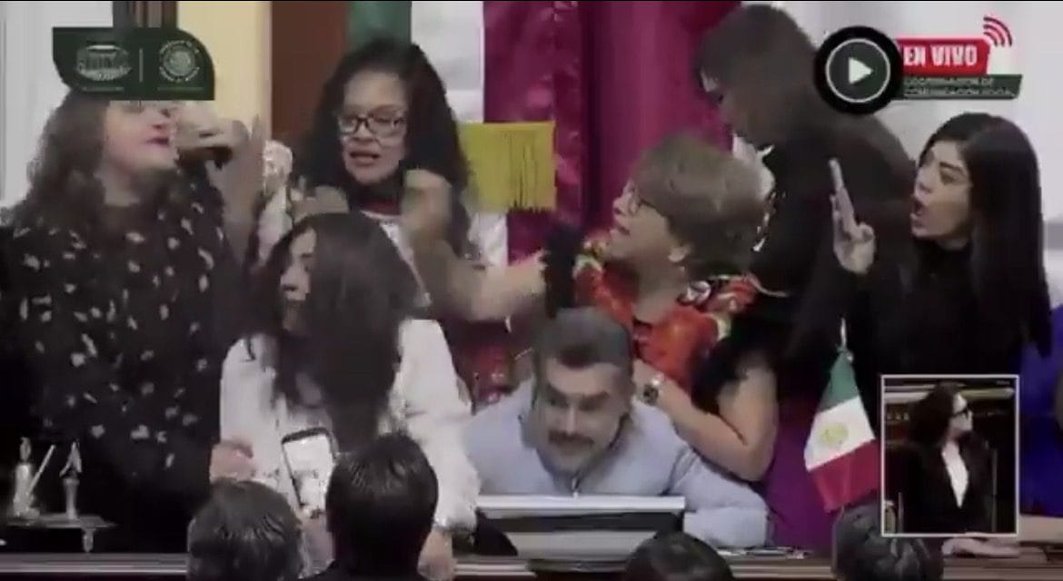 Pleito entre Morena y PAN suspende sesión en el Congreso de la CDMX por desaparición del INFO CDMX