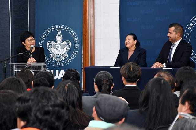 Rectora Lilia Cedillo preside informe de labores en la Preparatoria Gral. Lázaro Cárdenas del Río