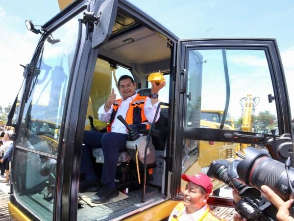 Gobierno Estatal transforma los 217 municipios con módulos de maquinaria