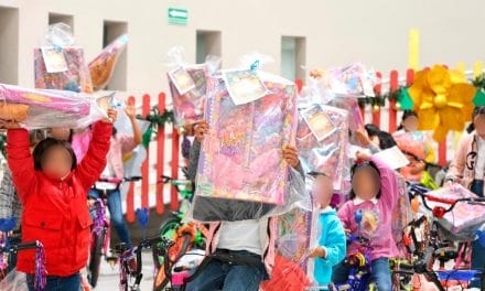 Reyes Magos llenan de alegría las casas de asistencia del SEDIF