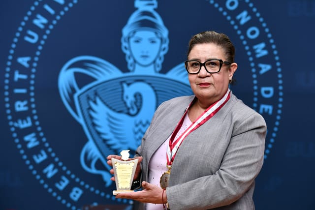 Reconocen a directora de Contaduría Pública de la BUAP con doble distinción internacional