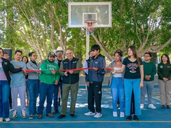 Impulsa la UTTECAM innovación y emprendimiento con mercadito estudiantil