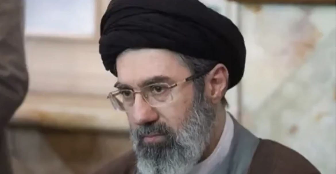 Nuevo líder iraní anuncia cierre del Estrecho de Ormuz y critica presencia militar de EE. UU.