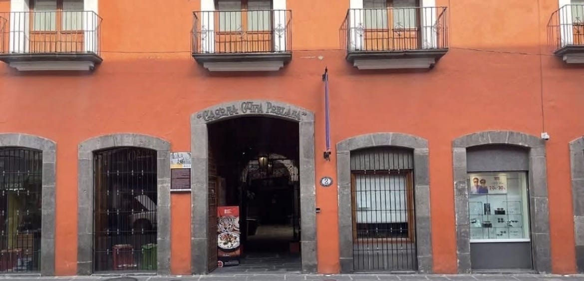 Fallecimiento de turista en hotel del Centro de Puebla apunta a causas médicas